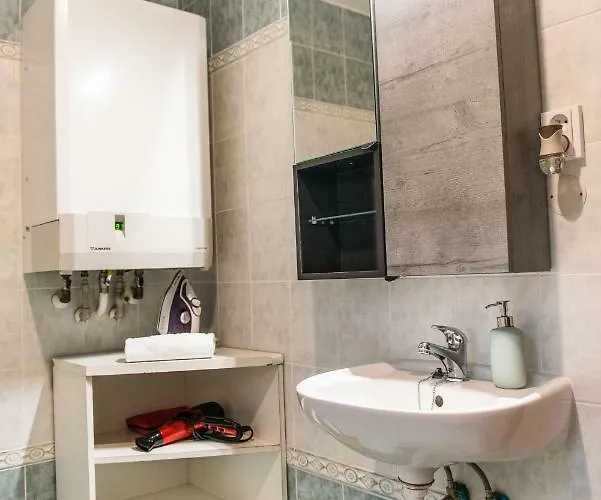 Spacious And Quiet Attic Flat In Centre