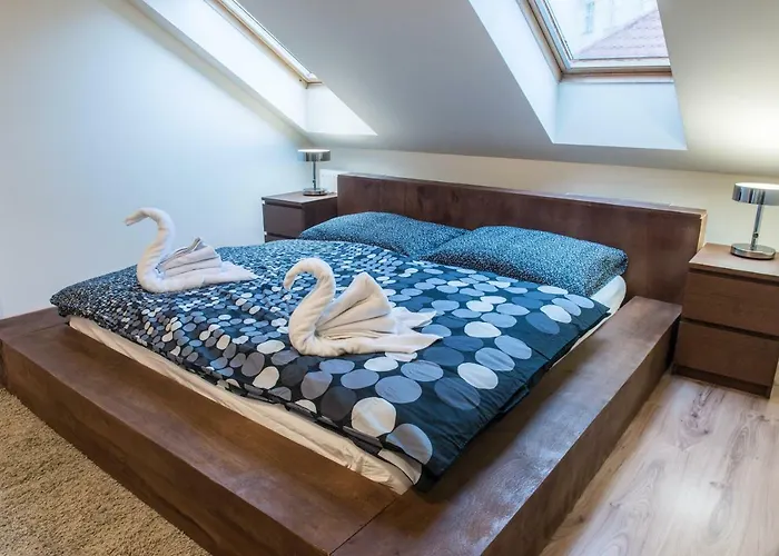 Appartamento Spacious And Quiet Attic Flat In Centre Praga