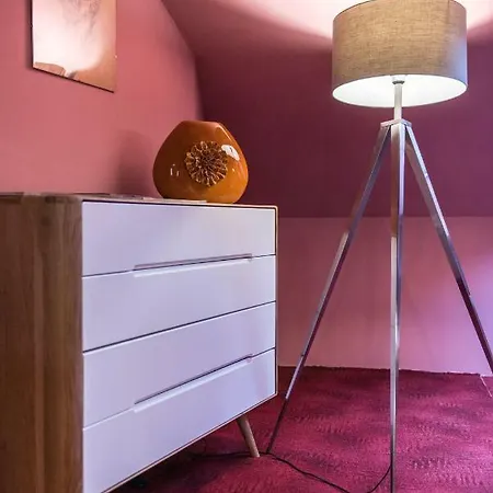 Spacious And Quiet Attic Flat In Centre