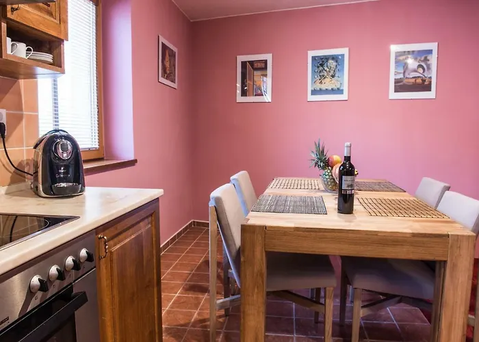 Apartamento Spacious And Quiet Attic Flat In Centre *