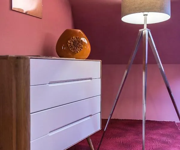Spacious And Quiet Attic Flat In Centre