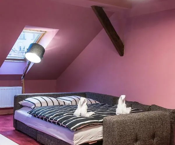 Apartamento Spacious And Quiet Attic Flat In Centre *