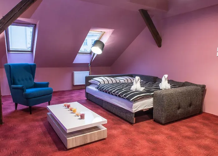 Apartamento Spacious And Quiet Attic Flat In Centre
