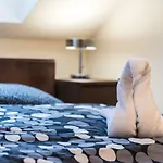 Spacious And Quiet Attic Flat In Centre