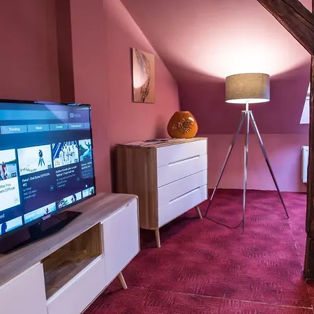 דירה Spacious And Quiet Attic Flat In Centre *