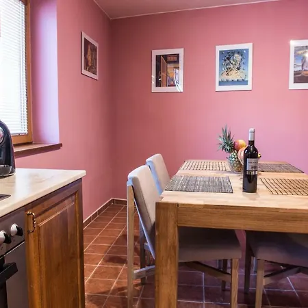 דירה Spacious And Quiet Attic Flat In Centre *